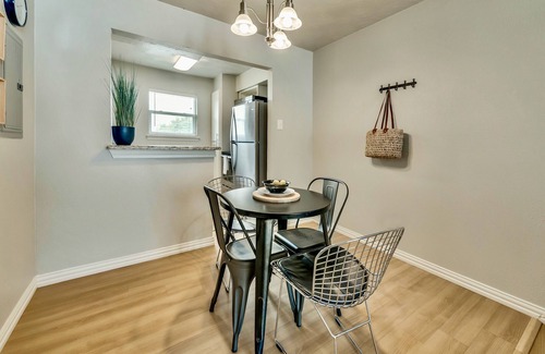 Old East Dallas Apartamento | The Art Deco & Arboretum Tickets Included