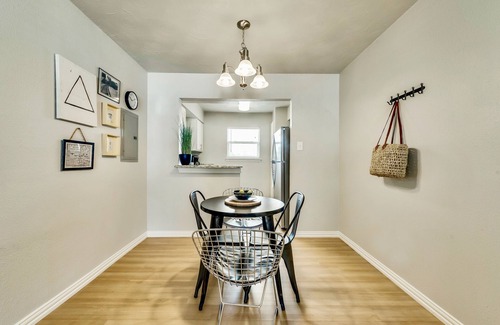 Old East Dallas Apartamento | The Art Deco & Arboretum Tickets Included