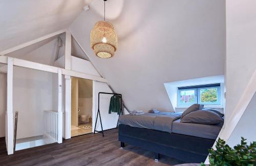 Stratum Casa | The Art Gallery - Jean-Michel's Place - By T&S