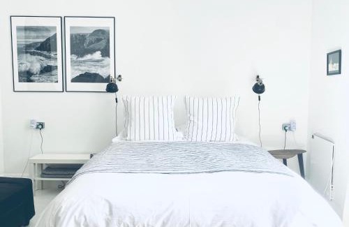 Cardigan Apartamento | The Art Room Apartment