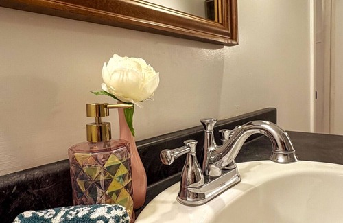 Inner Harbour Apartamento | The Art Studio | free parking