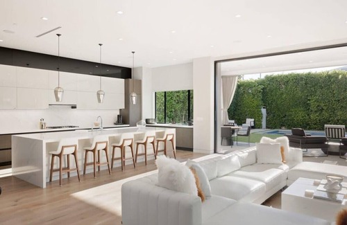 Fairfax District Casa | The Artezen Villa by Stay Awhile Villas