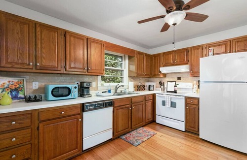 Green Valley Casa | The Artist…Bright & Relaxing Entire Home sleeps 5
