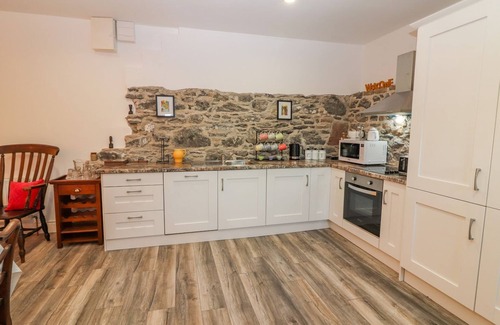 Glen of Aherlow Cabaña | THE ARTIST'S BARN, family friendly in Cappawhite, County Tipperary