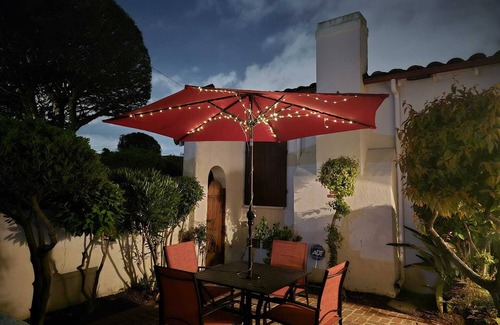 Los Angeles Casa | The Artist's House- A two-bedroom, newly remodeled Spanish Stucco in Inglewood