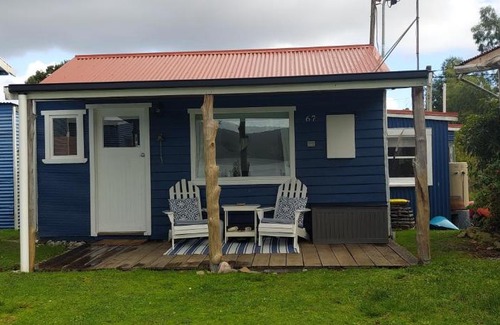 Strahan Cama Y Desayuno | The Artists Cottage - absolute waterfront