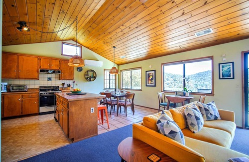 Crestline Cabina | ¡NUEVO! Escapada al lago Gregory con 2 terrazas y vistas al lago.
