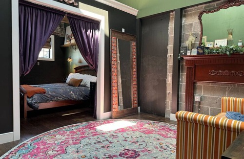 Perryville Hotel | The Atrium A Boutique Hotel Suite 17