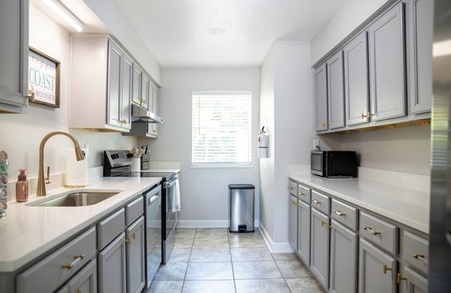 Ocean Springs Casa | The Audrey - includes golf cart! Close to the beach & downtown Ocean Springs!