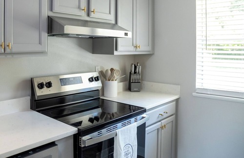 Ocean Springs Casa | The Audrey - includes golf cart! Close to the beach & downtown Ocean Springs!