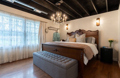 Spring Hotel | The August Inn
