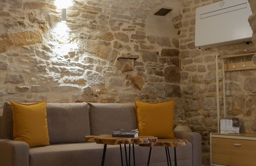 Corato Casa | The Aura Stone Room: an oasis of charm, nestled in the heart of Corato in Puglia.