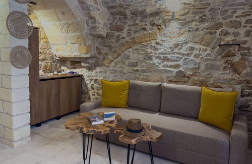 Corato Casa | The Aura Stone Room: an oasis of charm, nestled in the heart of Corato in Puglia.