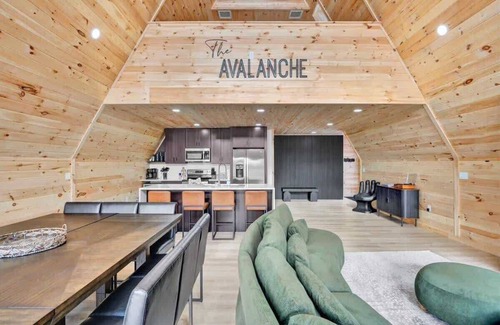 Blakeslee Cabina | The Avalanche A-Frame | Hot Tub | Lake Access