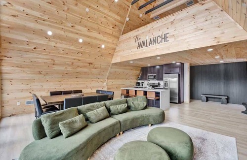 Blakeslee Cabina | The Avalanche A-Frame | Hot Tub | Lake Access