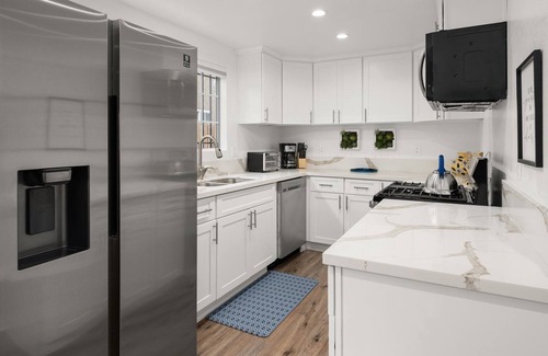 Los Angeles Casa | The Avalon: Moderno, Colorido, con Estacionamiento