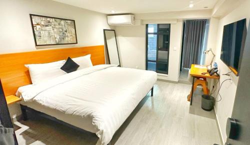 Blue Area Hotel | The Avenue Hotel