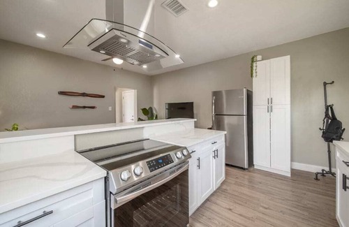 Tampa Apartamento | "The Aviator Flat" - 3BR Apt|Fire Pit|Grill