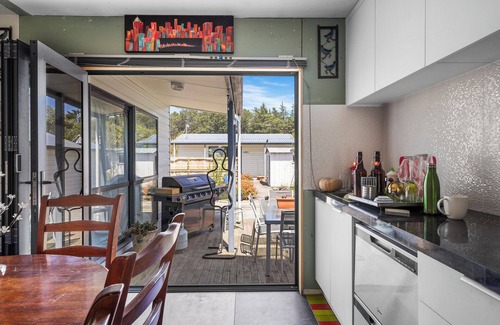 Waikuku Beach Casa | The Bach at Old Broadway - Waikuku Beach Retreat