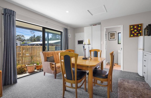 Waikuku Beach Casa | The Bach at Old Broadway - Waikuku Beach Retreat