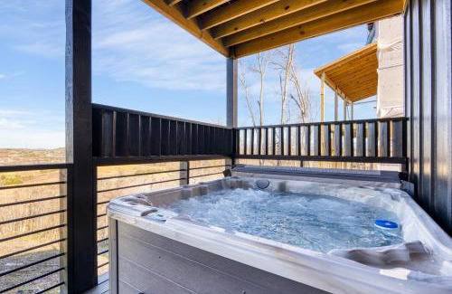 Sevierville Casa | The Back Nine Retreat by AvantStay Private Golf Sim, Firepit & Mountain Views Near Dollywood