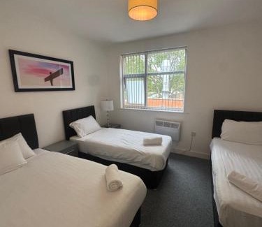 Newcastle-upon-Tyne Apartamento | The Bake Apartment - 5 bedroom Large Apartment sleeps up to 16 person