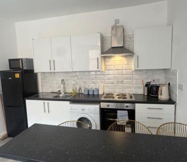 Newcastle-upon-Tyne Apartamento | The Bake Apartment - 5 bedroom Large Apartment sleeps up to 16 person