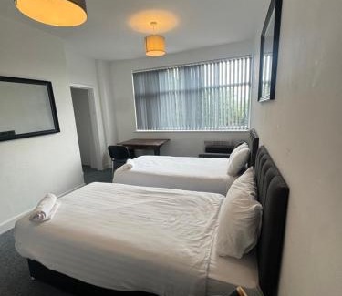 Newcastle-upon-Tyne Apartamento | The Bake Apartment - 5 bedroom Large Apartment sleeps up to 16 person
