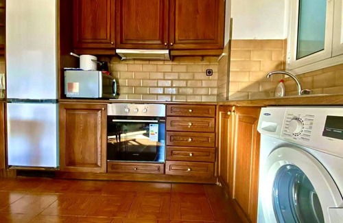 Kinosargous Apartamento | The balcony overlooks the Acropolis close to attractions and supermarket