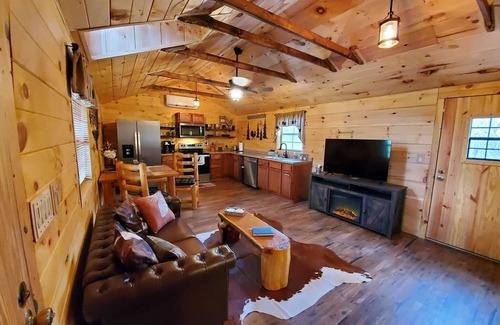 Del Rio Cabina | The Banty Rooster - A Couples Getaway in the Mountains of East Tennessee