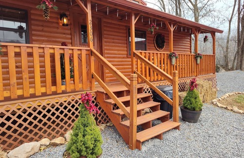 Del Rio Cabina | The Banty Rooster - A Couples Getaway in the Mountains of East Tennessee