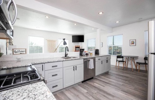 Central City Apartamento | The Barber Loft-Close to Downtown, 35 Mins to Ski!