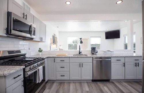 Central City Apartamento | The Barber Loft-Close to Downtown, 35 Mins to Ski!