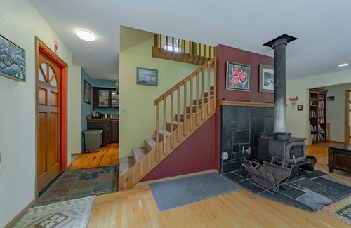 Trinidad Casa | The Barn: a Trinidad home in the redwoods with privacy and hot tub.