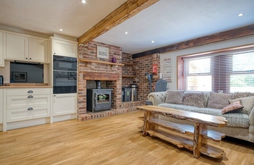 Crook Casa | The Barn, Luxury Country Home Sleeps 6 Hot Tub