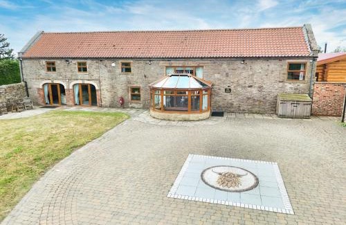 Crook Casa | The Barn, Luxury Country Home Sleeps 6 Hot Tub Near Durham City & Bishop Auckland