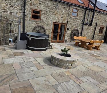 Crook Casa | The Barn, Luxury Country Home Sleeps 6 Hot Tub Near Durham City & Bishop Auckland