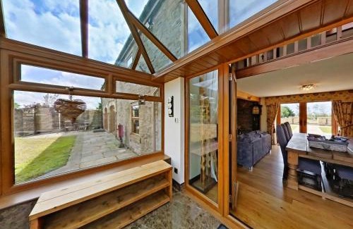 Crook Casa | The Barn, Luxury Country Home Sleeps 6 Hot Tub Near Durham City & Bishop Auckland