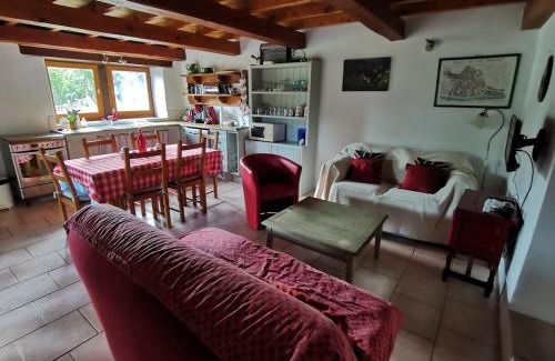 Carayac Casa | THE BARN, MAISON, PISCINE PRIVATIVE, CALME, WIFI