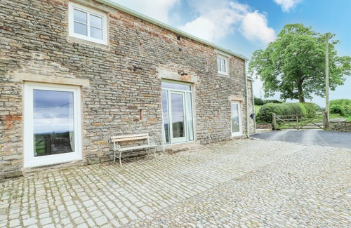 Hyde Cabaña | THE BARN, pet friendly, character holiday cottage in Compstall