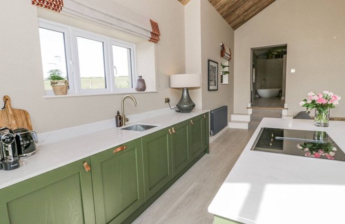 Llanfechell Casa | THE BARN, romantic, luxury holiday cottage in Llanfechell
