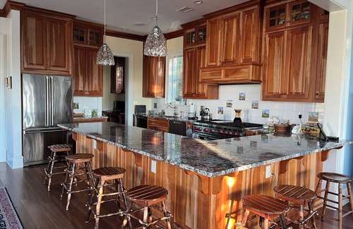 Isle of Palms Casa | 801 Ocean Blvd. The Barnalee - Salt Water Infinity Pool with Ocean Views