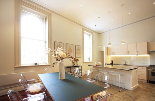 Wellington Casa | THE BARRACKS – THE OLD MT COOK POLICE STATION Pet friendly, free parking 4 cars
