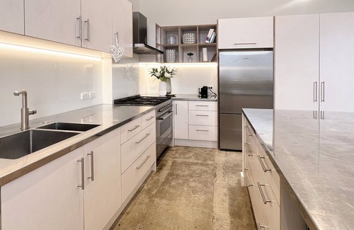Wellington Casa | THE BARRACKS – THE OLD MT COOK POLICE STATION Pet friendly, free parking 4 cars