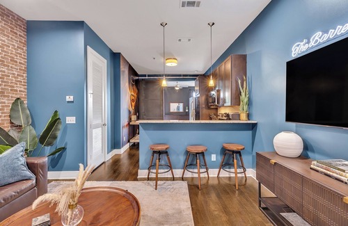 West End Condominio | The Barrelhouse Loft in West End, Near Vandy and Centennial Park, Minutes to Broadway