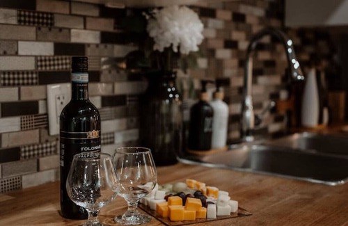 Barrie Casa | The Barrie Nook- 2 Bed-Coffee Bar-Reading Nook