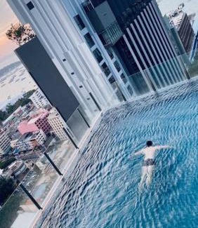 Pattaya Bay Apartamento | The Base Central PATTAYA Long Balcony King-Bed with Infinity Pool & Free Netflix