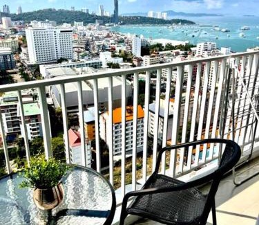 Pattaya Bay Apartamento | The Base Central PATTAYA Long Balcony King-Bed with Infinity Pool & Free Netflix