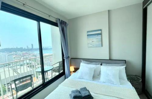 Pattaya Bay Apartamento | The Base Central PATTAYA Long Balcony King-Bed with Infinity Pool & Free Netflix