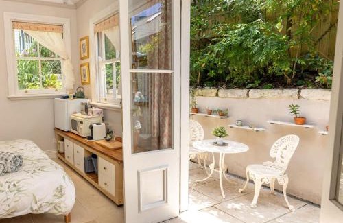 Waverton Casa | The Bath House cosy &luxe garden Cottage near CBD